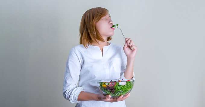 Eating Salad | Trainest