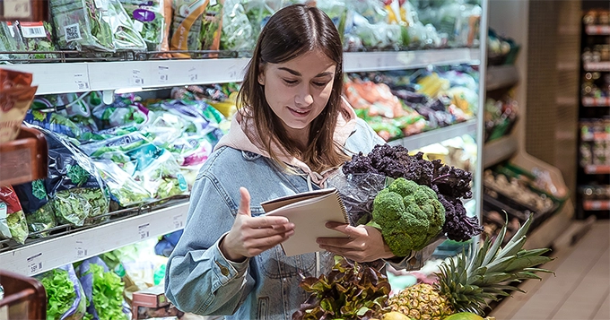 Woman in a Grocery | Trainest