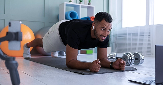 A man working out at home | Trainest