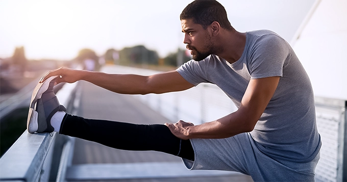 A man warming-up for a workout | Trainest 