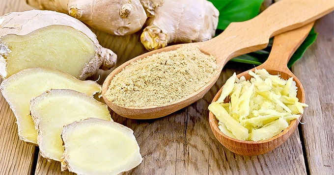 Ginger in raw and powder form | Trainest