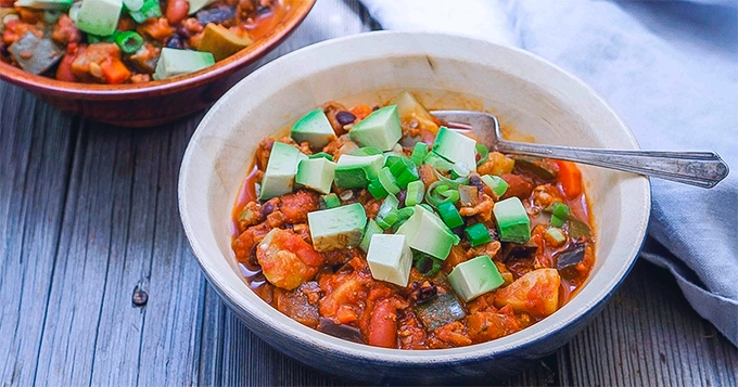 Turkey Chili with Avocado | Trainest 