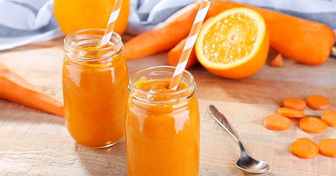 Two glasses of carrot smoothie | Trainest 