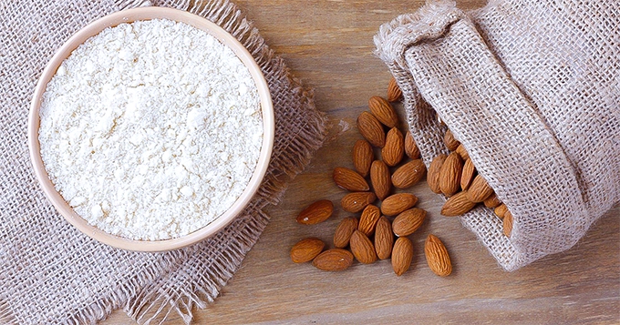 A bag of almonds and almond flour | Trainest 