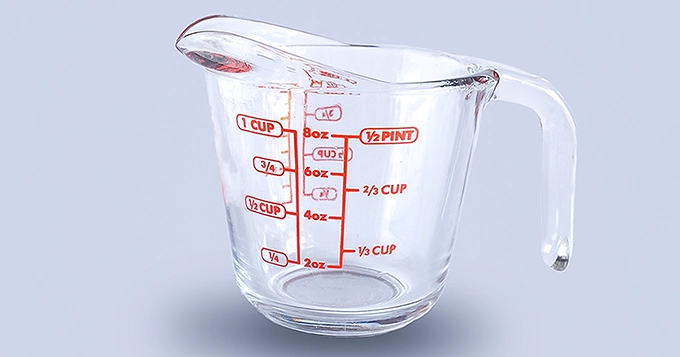 A glass measuring cup | Trainest 