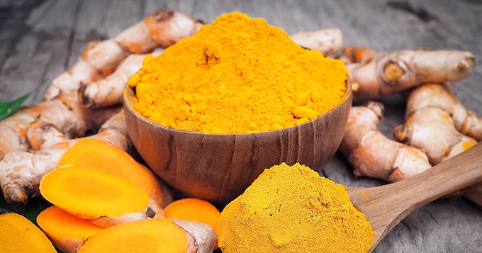 Raw and powdered turmeric | Trainest 