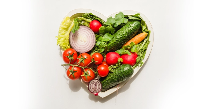 A heart-shaped plate of vegetables | Trainest 