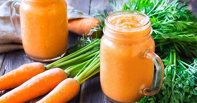 Mugs of carrot smoothies | Trainest 