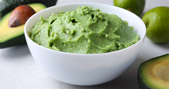 A bowl of mashed avocado | Trainest 