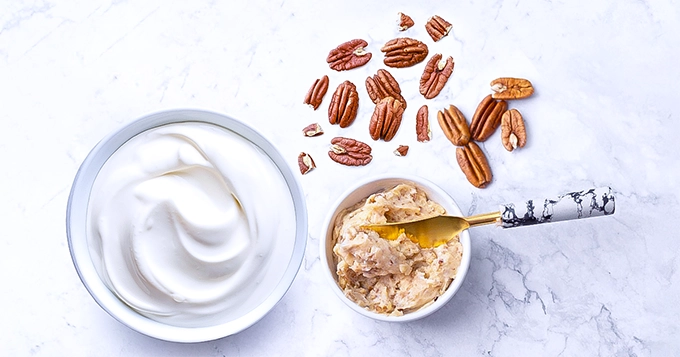 Servings of yogurt and pecan butter | Trainest 