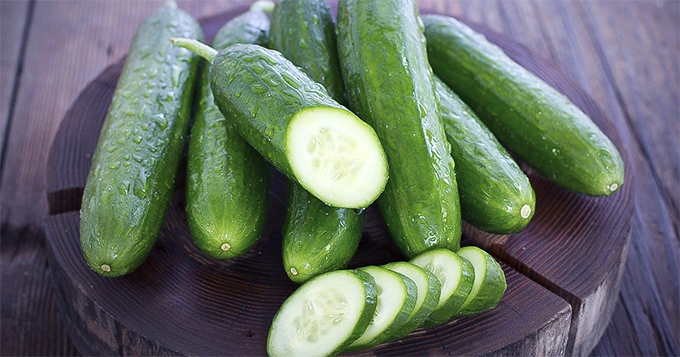 Whole and sliced cucumbers | Trainest
