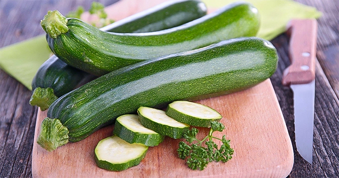 Sliced and whole zucchinis | Trainest
