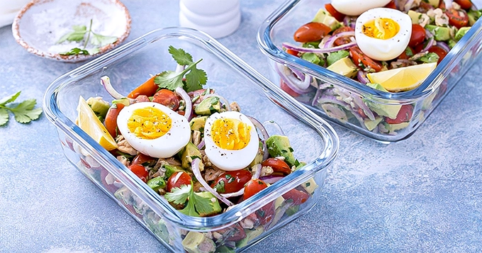 A pair of keto-friendly salad lunchboxes | Trainest 