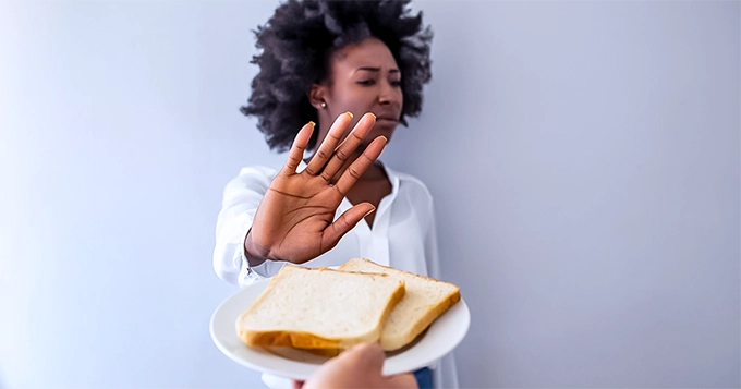 Someone refusing slices of bread | Trainest 