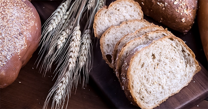 A sliced loaf of whole wheat bread | Trainest 