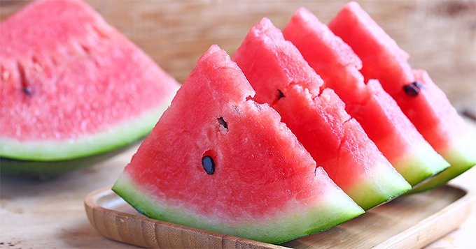 Slices of watermelon on a plate | Trainest 