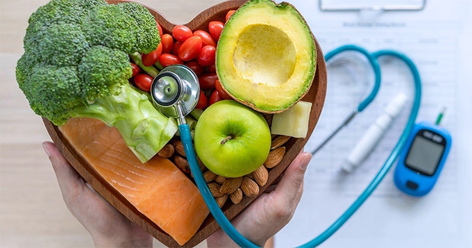 A heart-shaped plate of healthy foods | Trainest 