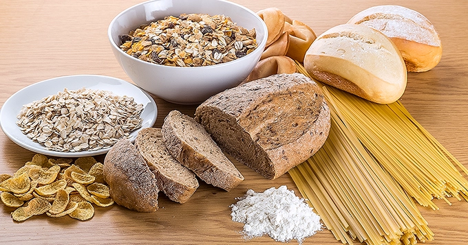 A table filled with uncooked sources of carbohydrates | Trainest 