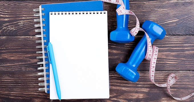 A blank workout journal on a table | Trainest
