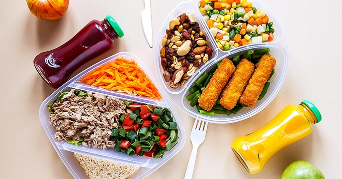 Two healthy, meal-prepped lunchboxes | Trainest 