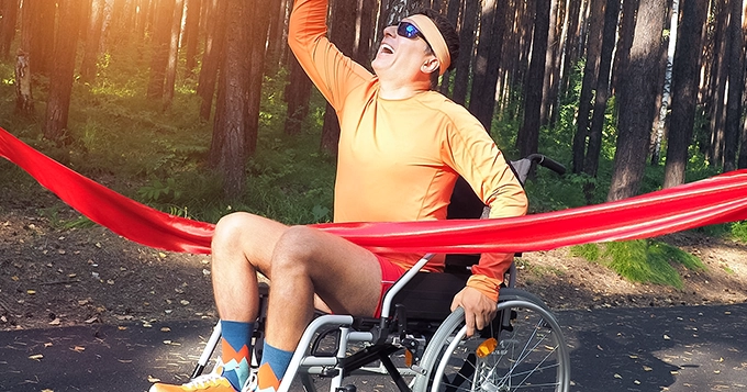 A wheelchair athlete winning an outdoor race | Trainest 