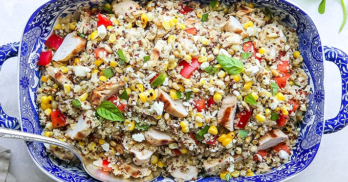 A casserole dish of grilled chicken and quinoa salad | Trainest 