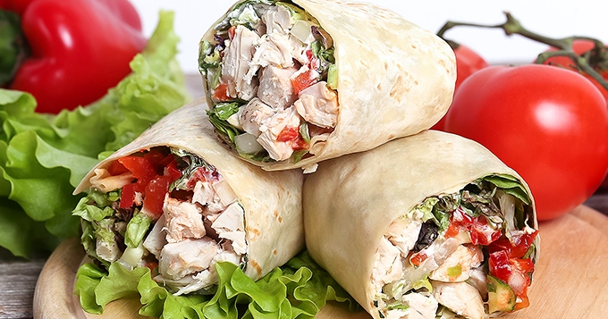 Three servings of chicken and vegetable wrap | Trainest 