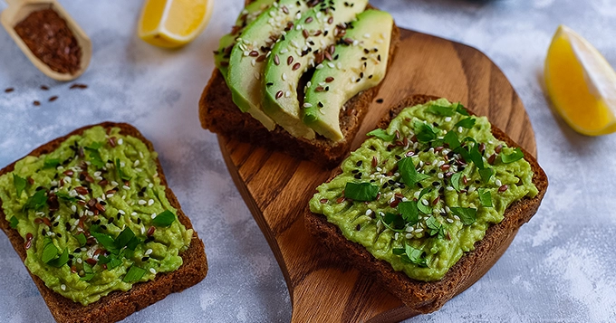 Different types of avocado on toast | Trainest
