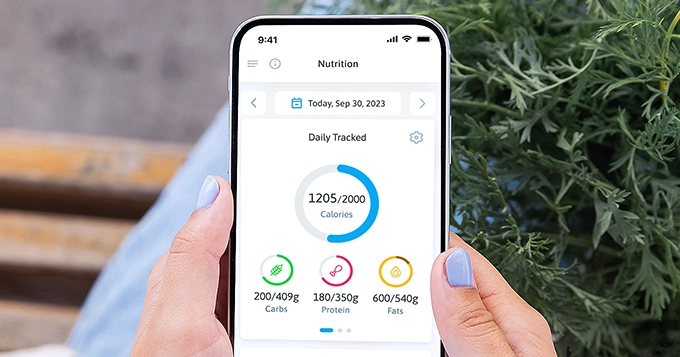 Someone using the Trainest app to track their food intake | Trainest 