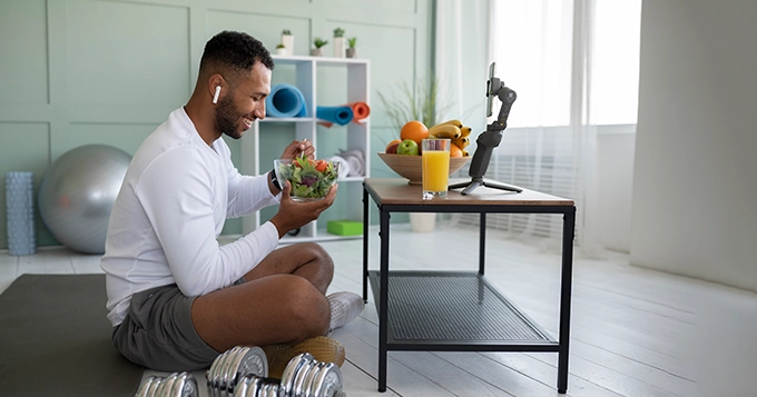 A fit man enjoying a salad bowl | Trainest 