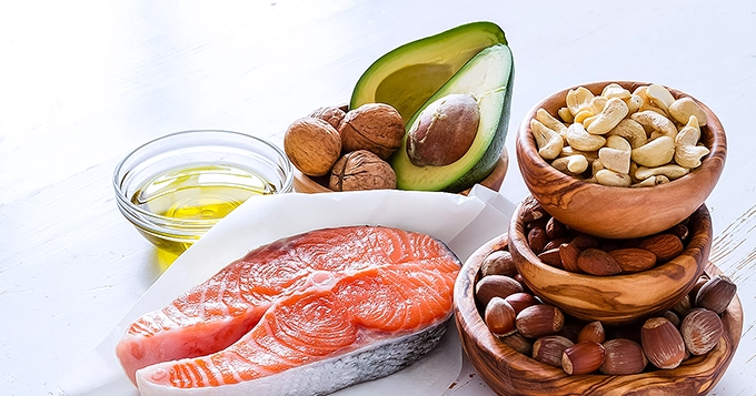 A selection of whole food sources of healthy fats | Trainest 