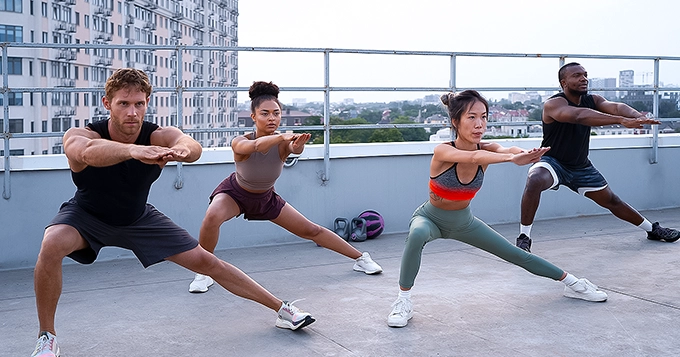 A group of people working out together on a rooftop | Trainest 