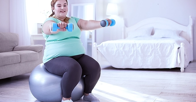 An obese person doing an exercise | Trainest