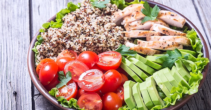 A balanced meal plate with whole grains | Trainest