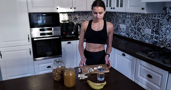 Someone in gym clothes preparing a pre-workout meal | Trainest