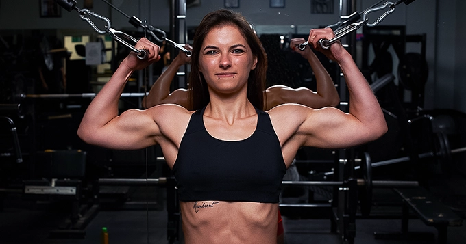 An image of a female bodybuilder | Trainest